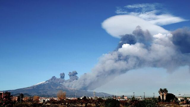 Entra en erupción monte Etna en Italia