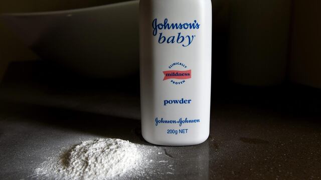 Johnson & Johnson ofrece pagar hasta 8 mil 900 millones de dólares por las demandas sobre polvos de talco