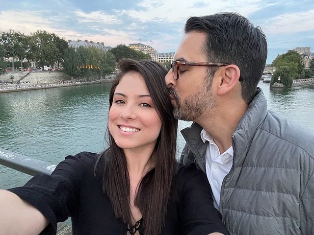 Álvaro López Sordo y su prometida Lucy Bravo.