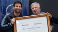 Lionel Messi recibe el Doctor Honoris Causa de la UBA antes de su despedida con Argentina