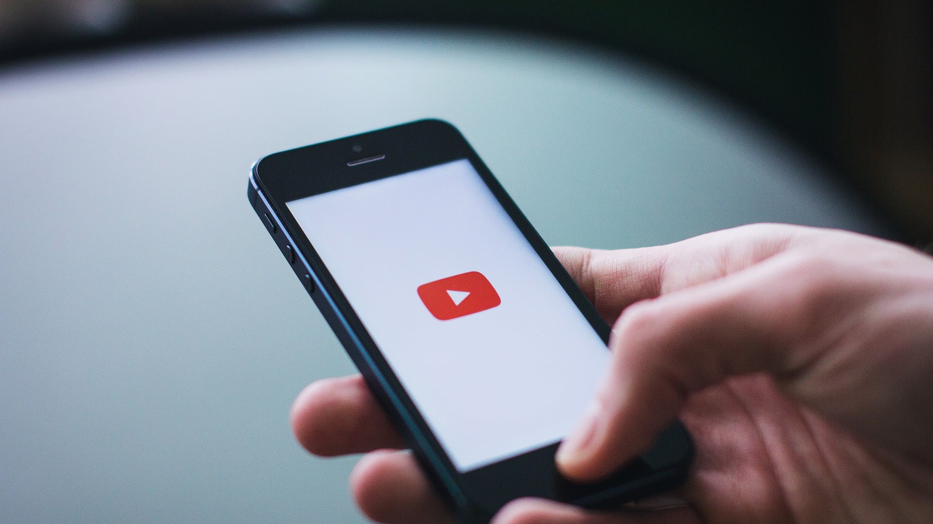 YouTube implementará sistema para identificar contenido generado por inteligencia artificial