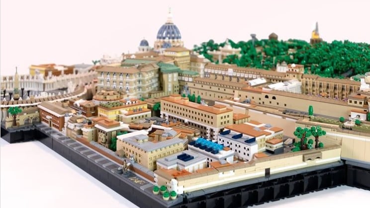 Con más de 67 mil piezas de LEGO, arquitecto recrea todo el Vaticano