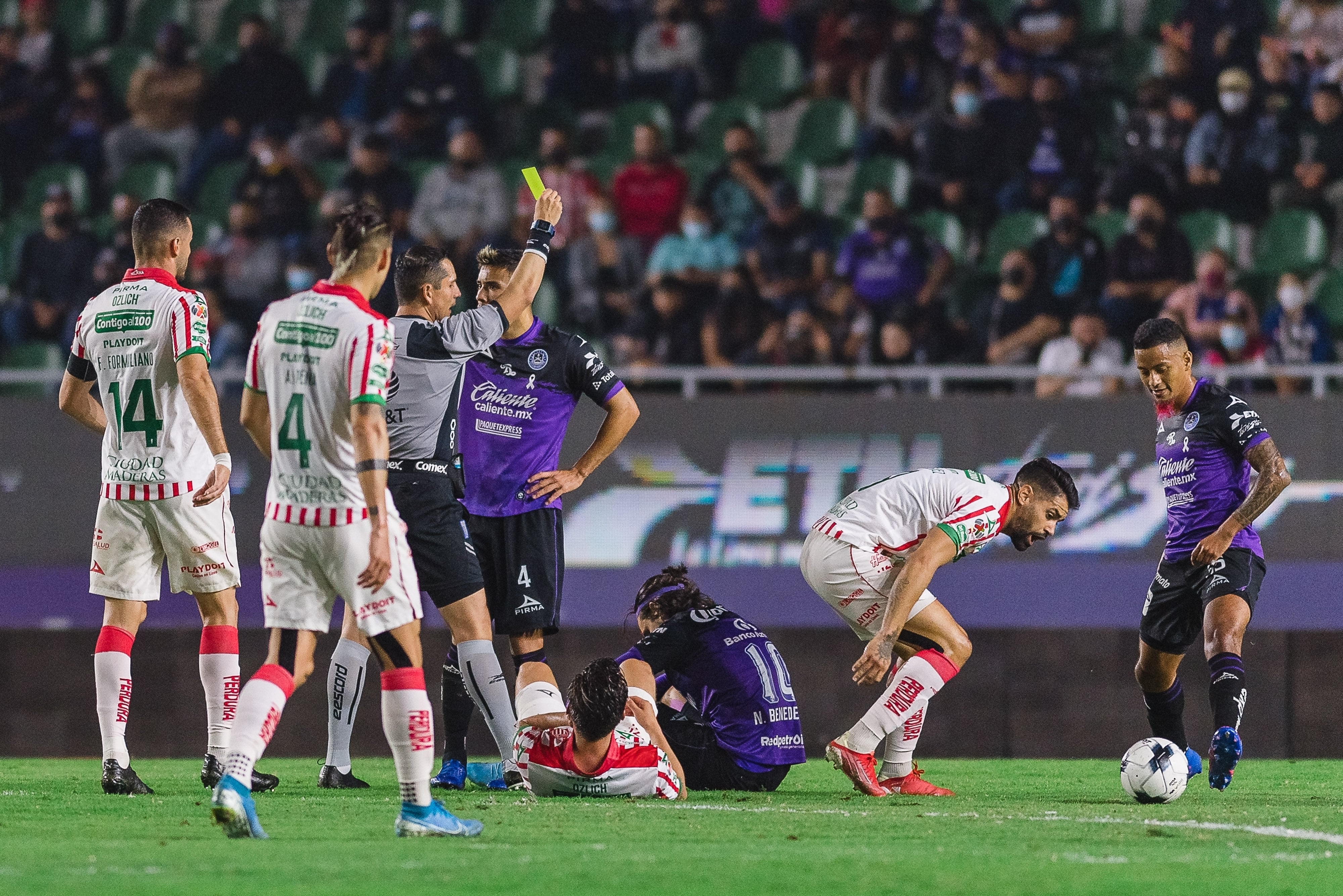 Diego Montaño corta un avance del Mazatlán FC