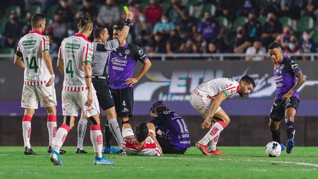 Diego Montaño corta un avance del Mazatlán FC