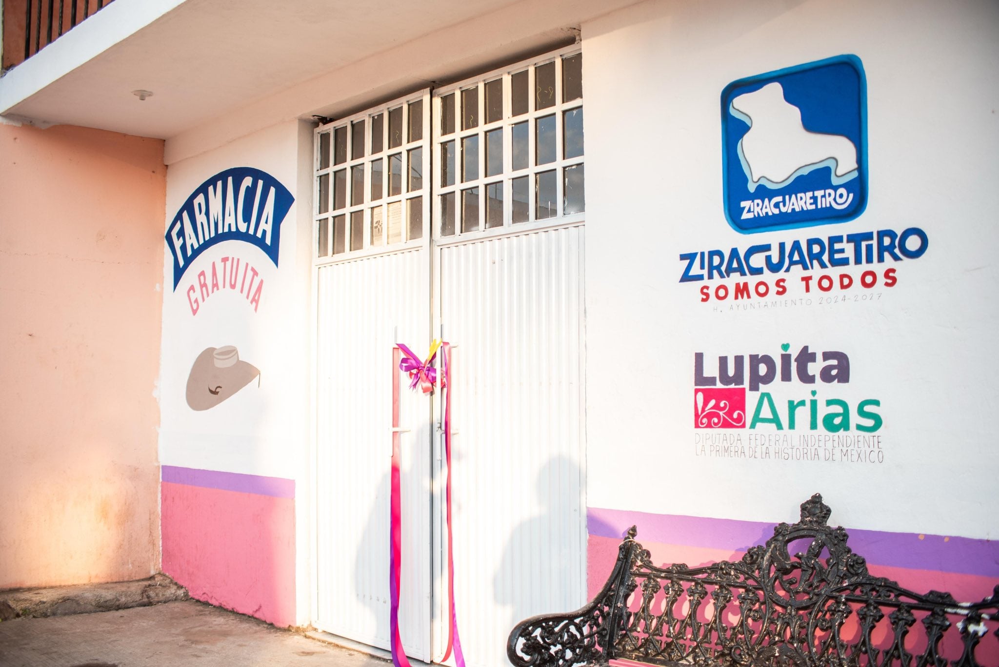 Grecia Quiroz inaugura farmacia gratuita en Michoacán