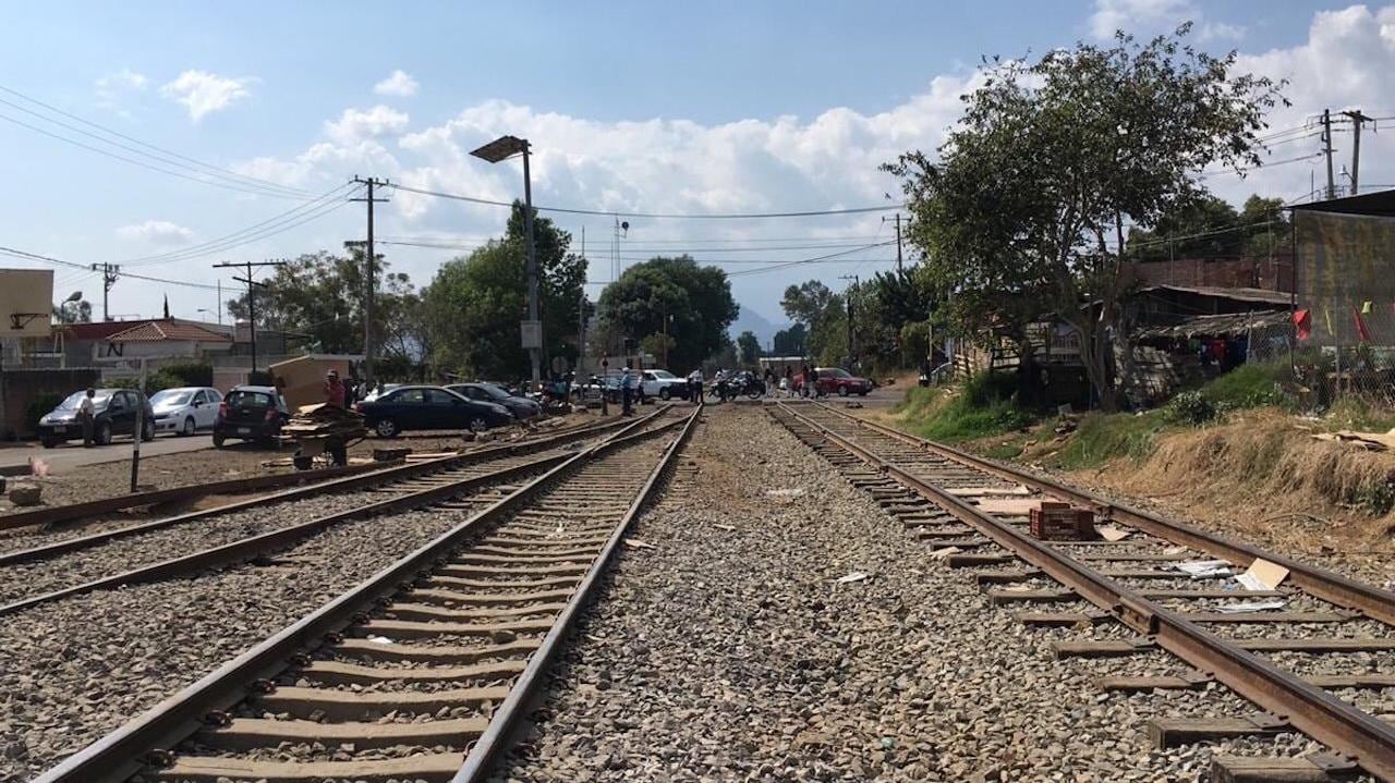 Tren sufre aparatoso descarrilamiento en Illinois