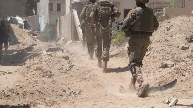 Imagen facilitada de soldados israelíes durante una operación en Gaza.