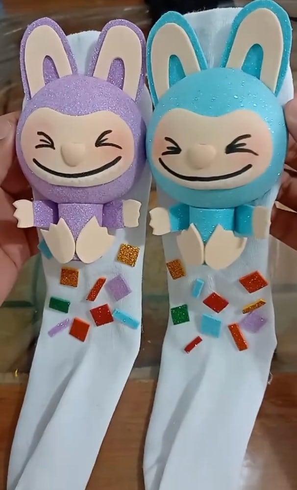 Calcetas locas de Labubu para el Día del Niño