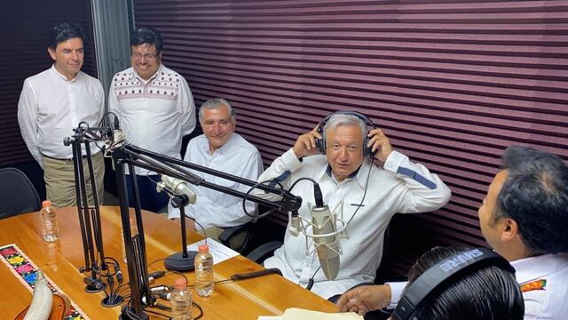 AMLO reinaugura estación de radio indígena que inauguró hace casi 40 años en Tabasco