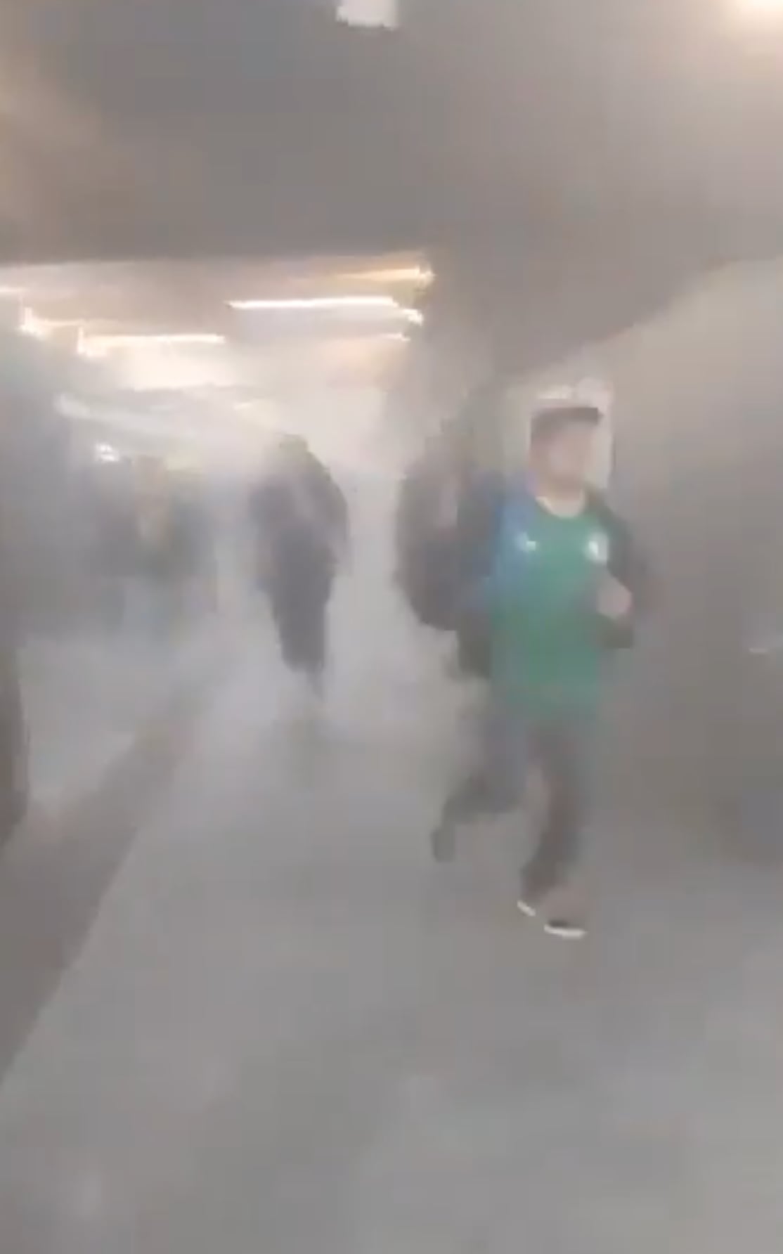 Humo en la estación Taxqueña de la Línea 2 del Metro CDMX