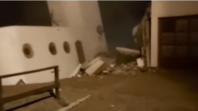 Captan el derrumbe de una casa en una playa de Argentina