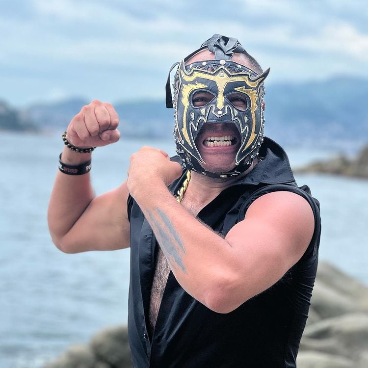 El Escorpión Dorado, influencer.