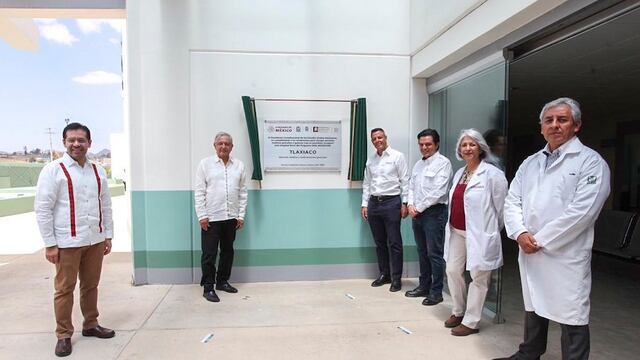 El gobernador Alejandro Murat y el presidente, López Obrador, entregan Hospital Rural.