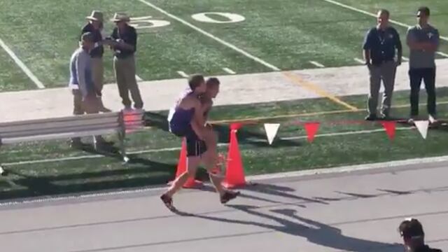 Momentos antes de que crucen la meta.