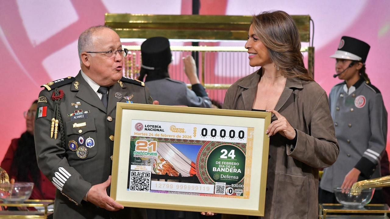 Lotería Nacional y Sedena conmemoran el Día de la Bandera con Sorteo Mayor 4003
