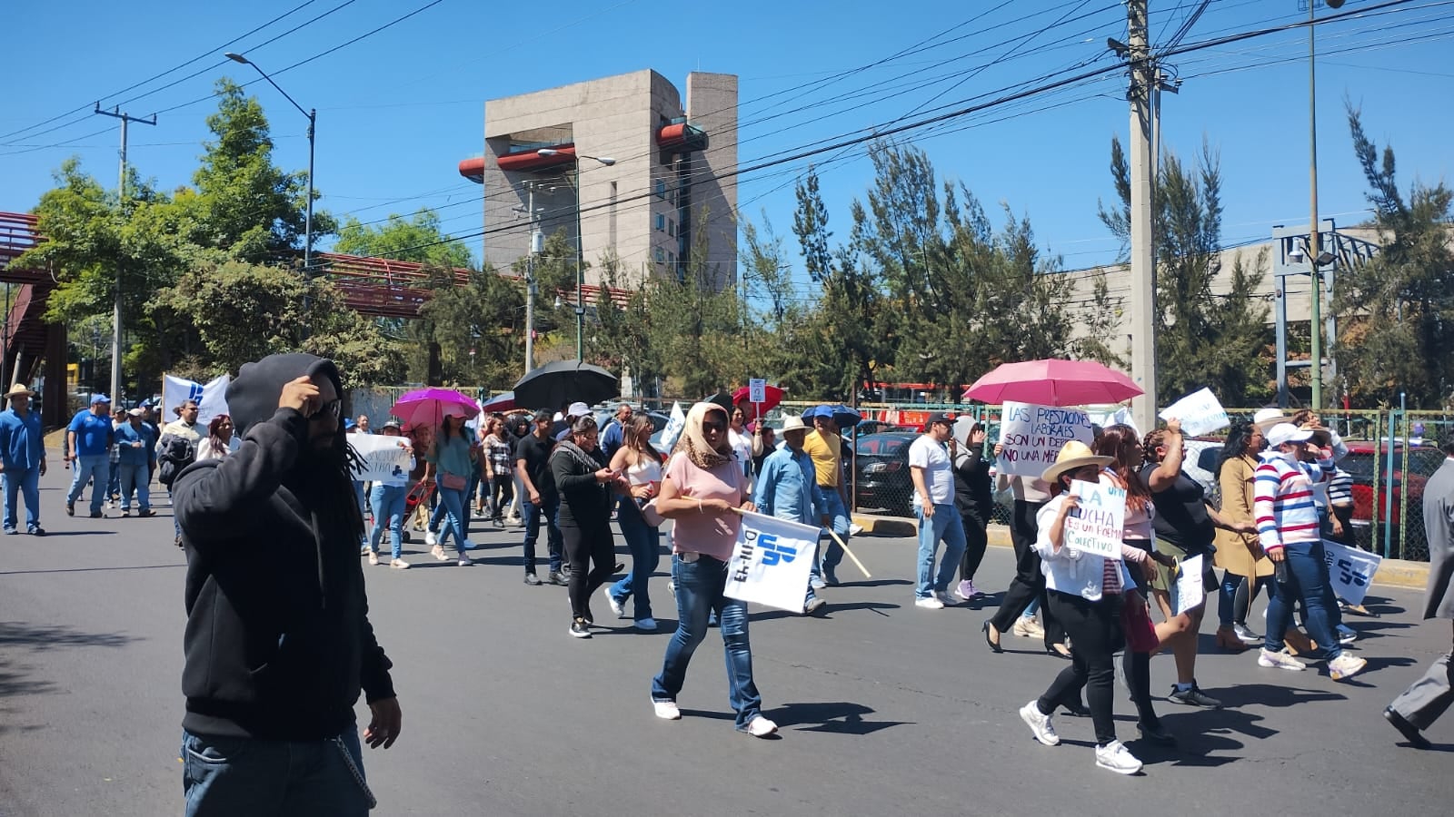 Sindicato de trabajadores de la UPN bloquea carretera Picacho Ajusco