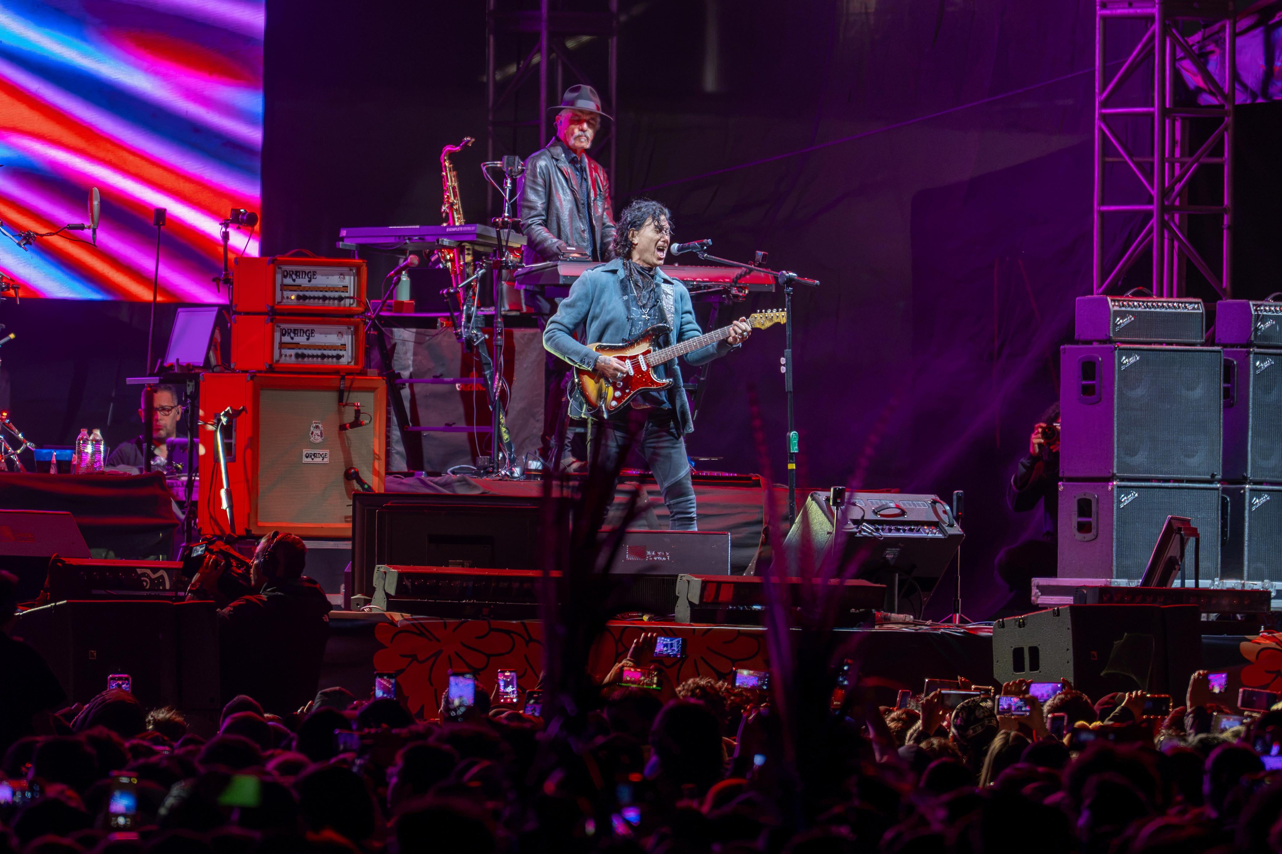 Caifanes reúne a más de 120 mil personas