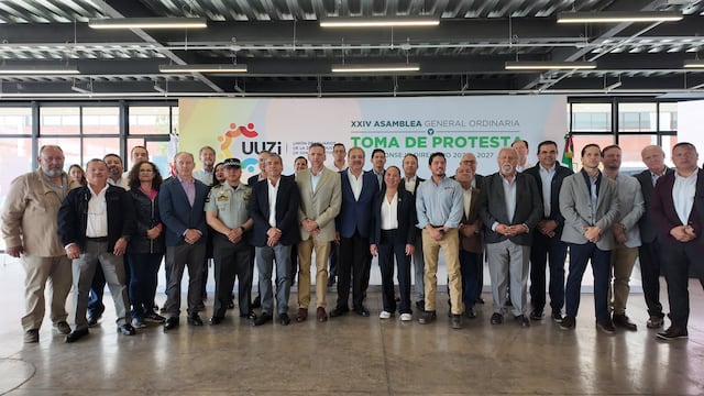 Mario García Valdez toma protesta al Consejo Directivo 2026-2027 de la UUZI