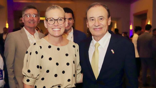 Katie Hobbs gobernadora de Arizona, EEUU, junto a Alfonso Durazo, gobernador de Sonora