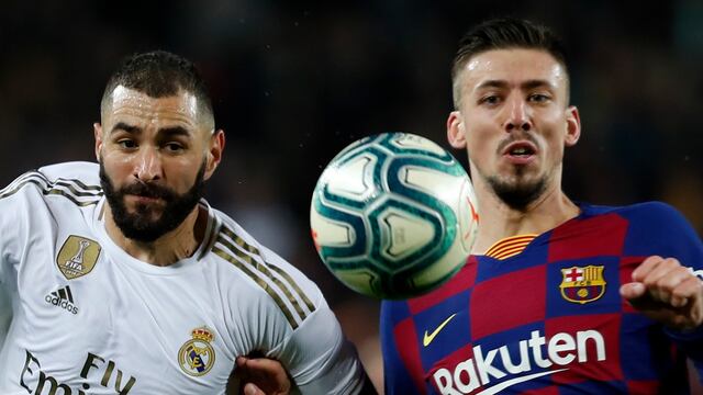 Benzema y Lenglet disputan un balón en El Clásico