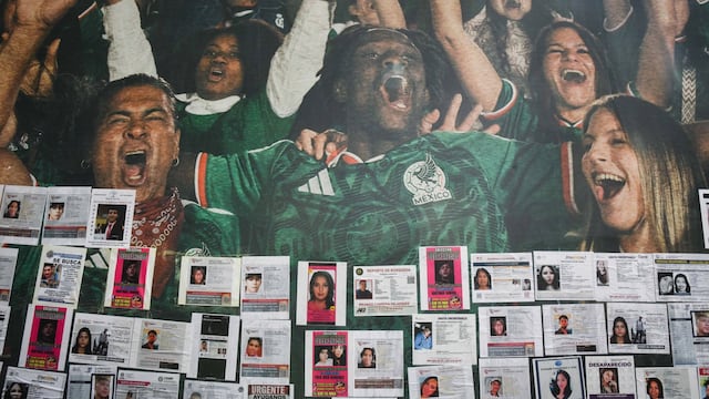 Familiares de desaparecidos denuncian retiro de sus fichas de búsqueda en Estadio Banorte