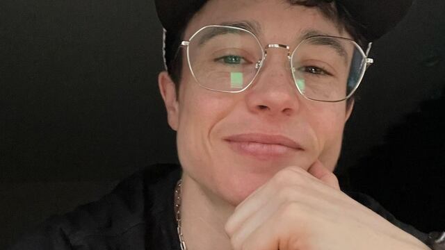 Elliot Page es feliz: Posa por primera vez con el pecho desnudo