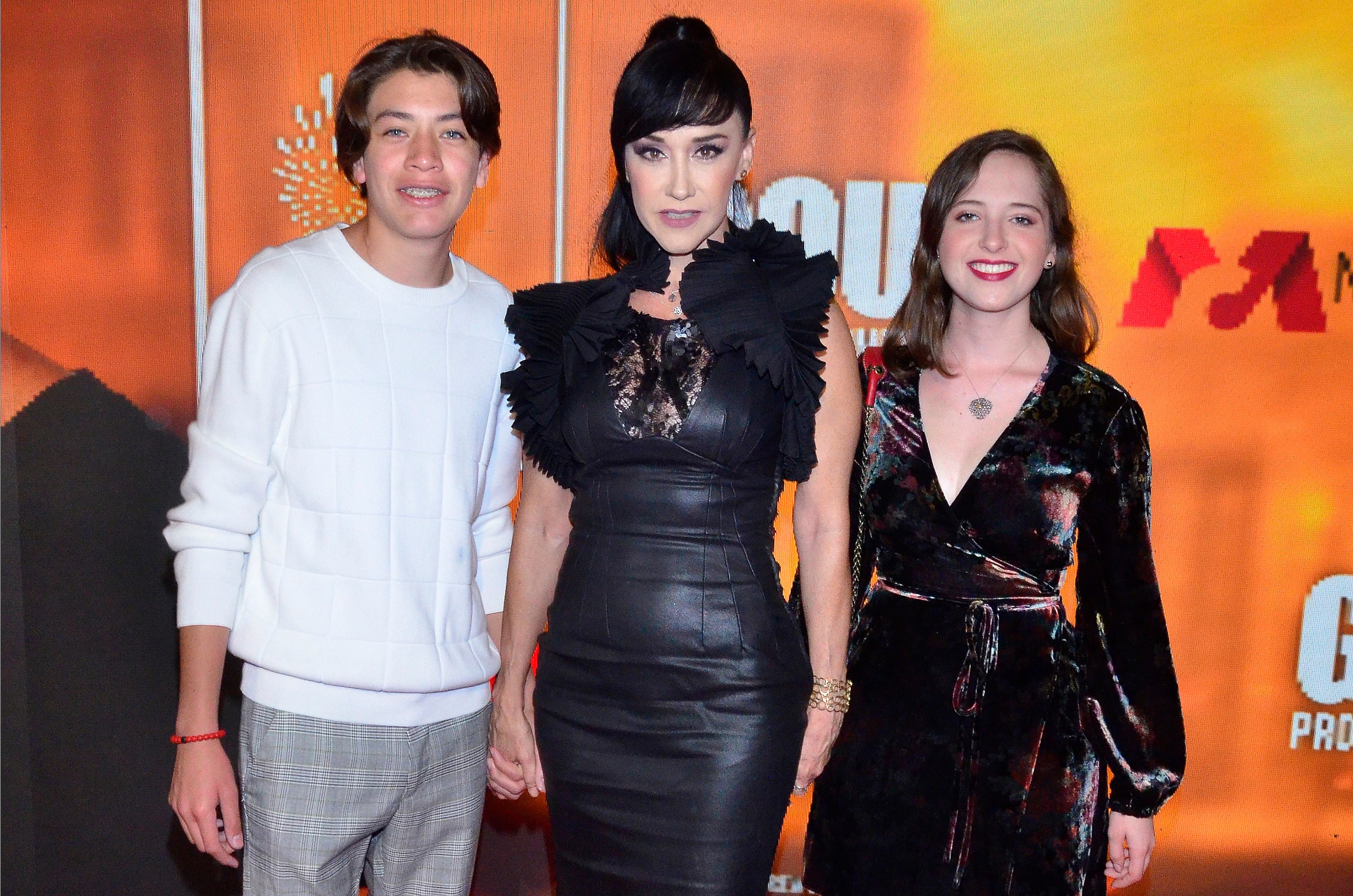 Susana Zabaleta con sus hijos Matías Gruener y Elisabetha Gruener.
