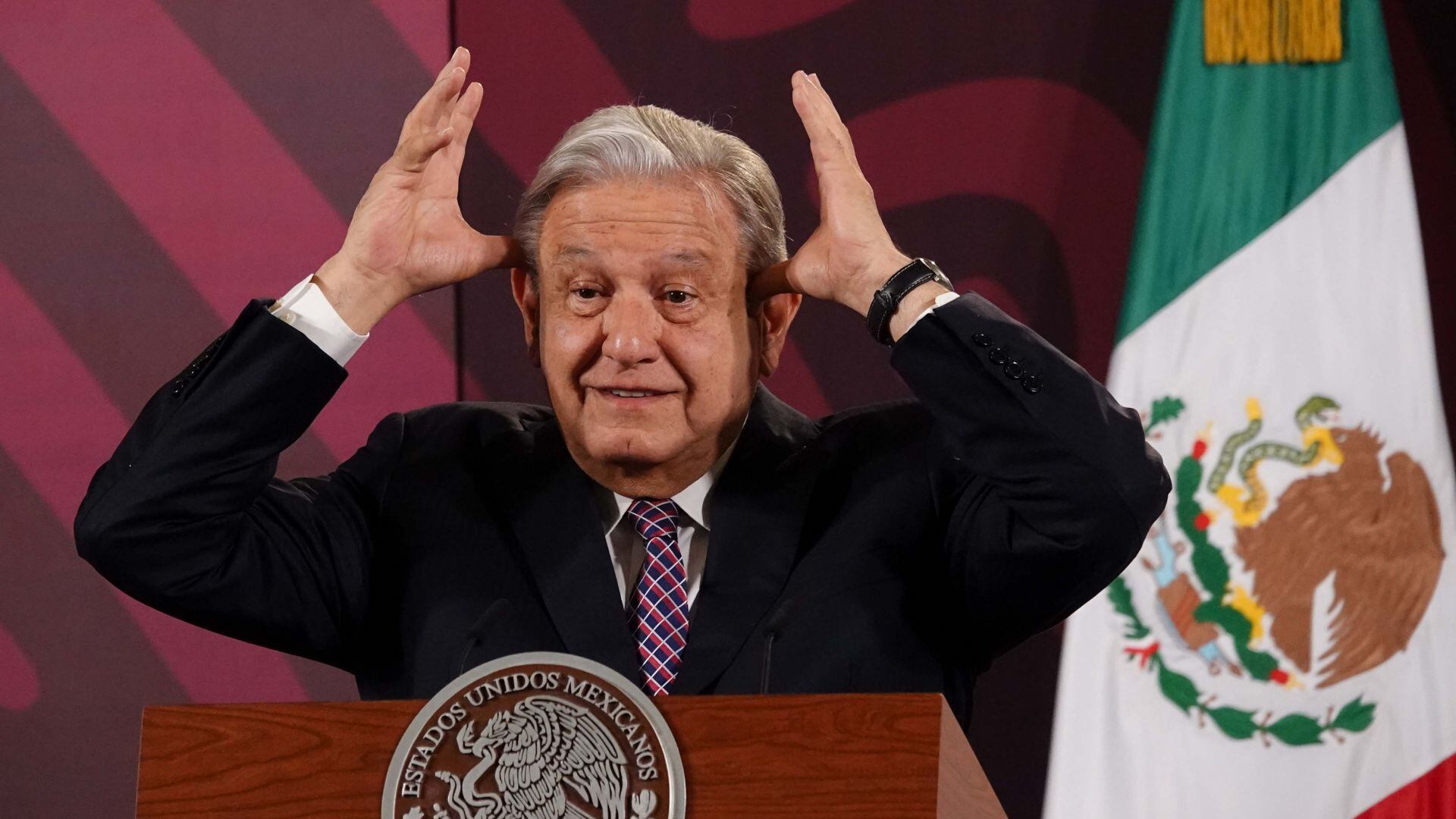 Mañanera de AMLO hoy miércoles 6 de marzo de 2024. Temas importantes: Normalistas de Ayotzinapa, Palacio Nacional, Jorge Castañeda, Mega cárcel, Xóchitl Gálvez, Javier Milei, Alberto Fernández, papa Francisco, Cártel del Noreste, Vicente Fox y más