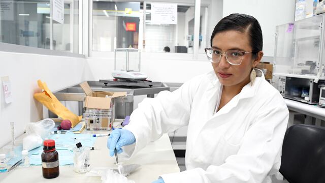 BUAP crea esponjas biodegradables y nanofibras poliméricas