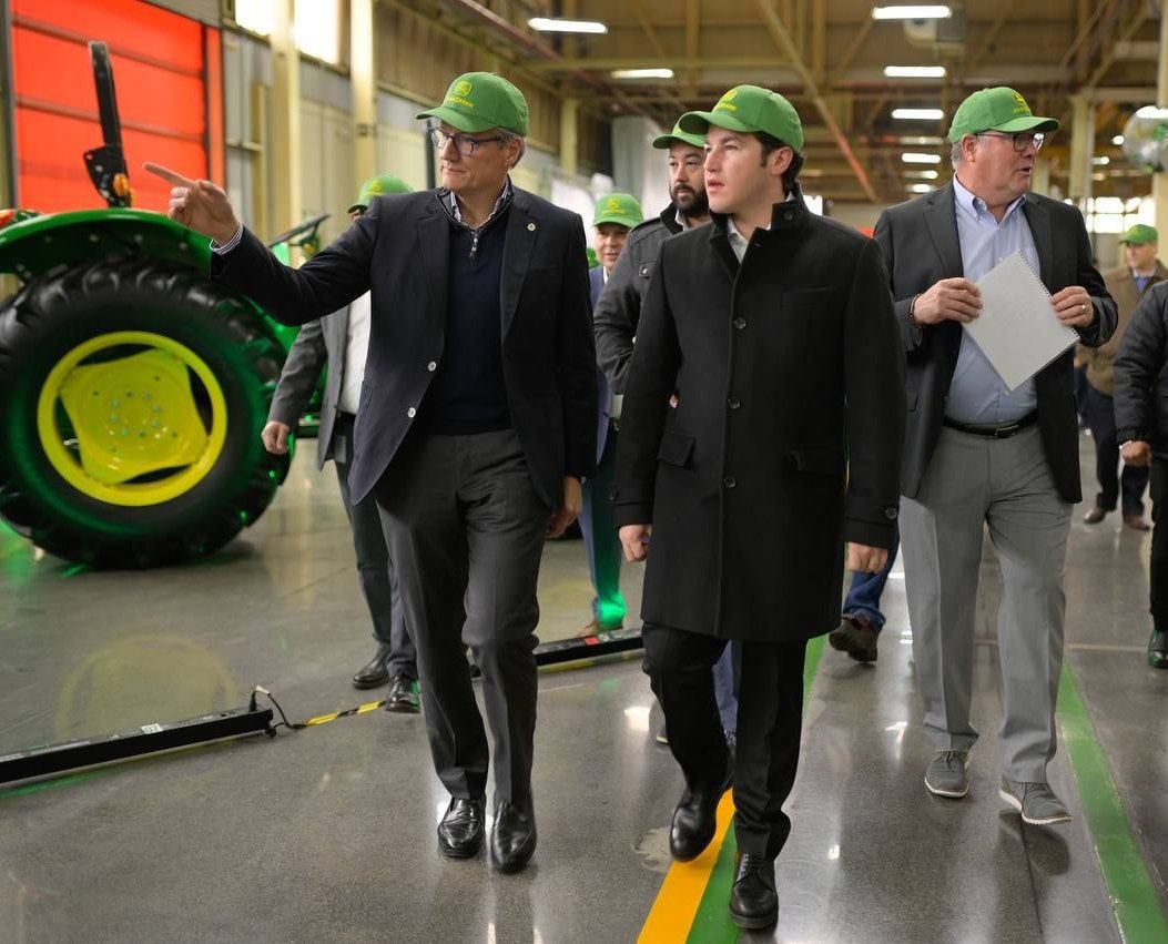 Samuel García celebra inversión de John Deere