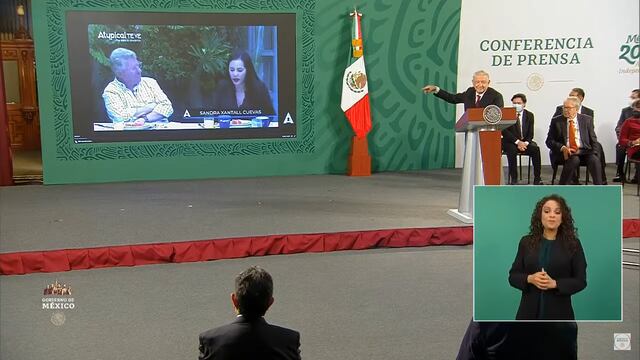 AMLO exhibiendo a Sandra Cuevas