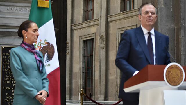 Marcelo Ebrard, secretario de economía junto a Claudia Sheinbaum, presidenta de México