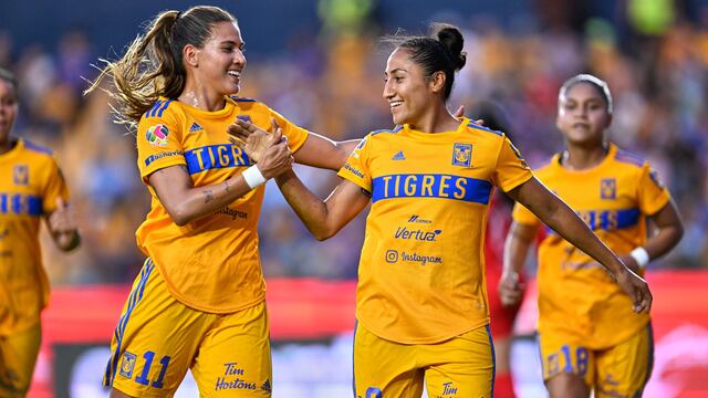 Nayeli Rangel y Stephany Mayor.