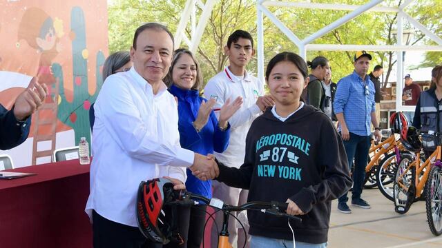 Alfonso Durazo entregó 320 bicicletas