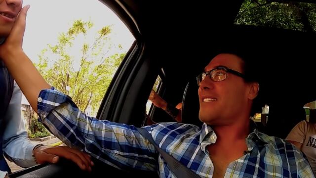 Eduardo Yáñez cachetea a hombre