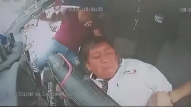 Vecinos se lanzaron contra el conductor de la unidad de transporte público.