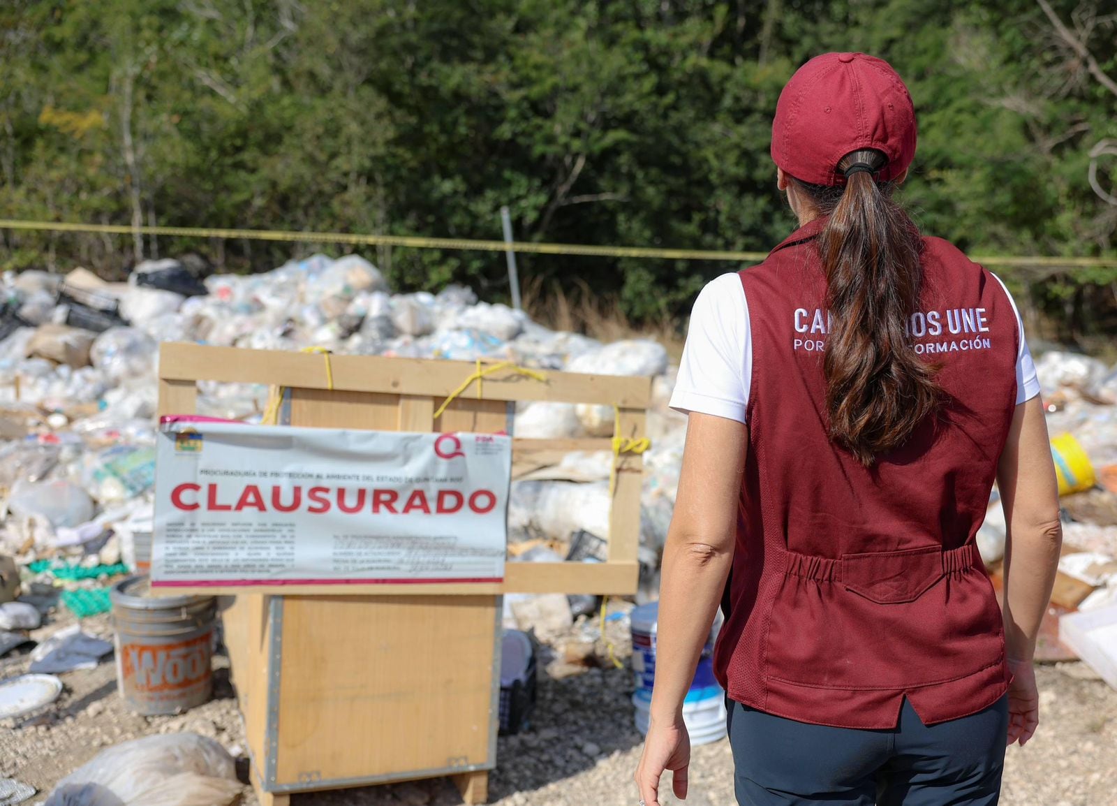 Ana Paty Peralta encabeza clausura inmediata de basurero en Cancún