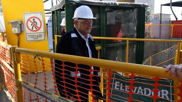 Andrés Manuel López Obrador supervisa trabajos del Metro