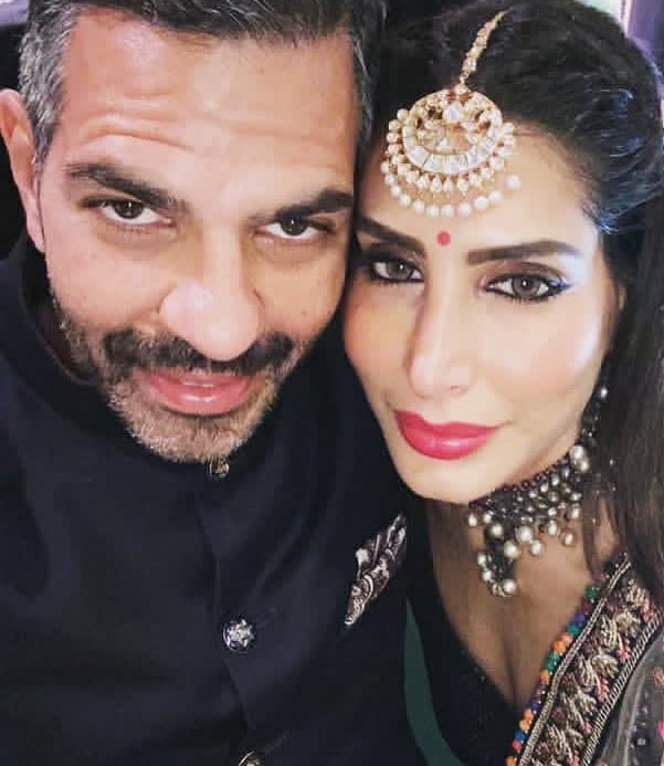 Sunjay J. Kapur y su esposa Priya Sachdev