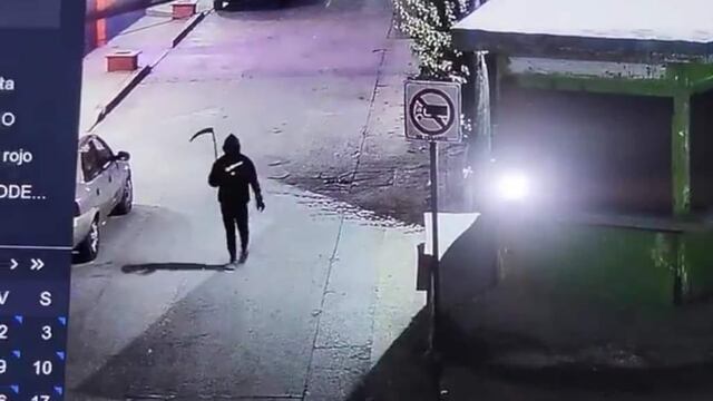 Se disfraza de la muerte por una triste razón