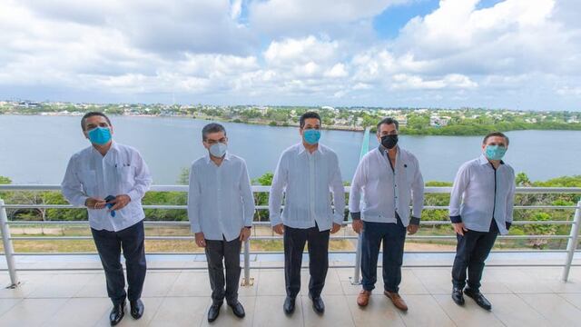 Los cinco gobernadores.