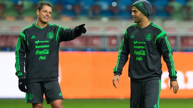 ‘Chicharito’ y Vela en entrenamiento del Tricolor.