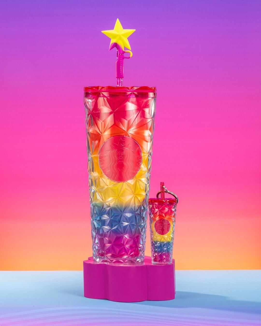 Vaso Starbucks Pride 2024, el colorido coleccionable que también tiene su versión en llavero