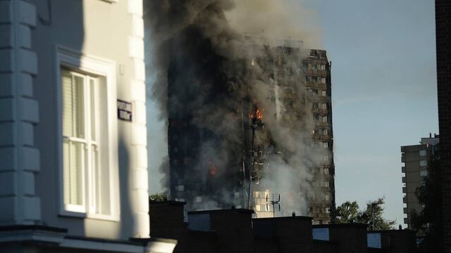 Incendio en edificio de Londres. Aumento de víctimas.