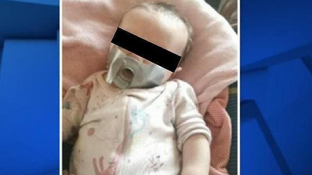 Abuela "bromista" publica foto de bebé con cinta en la boca