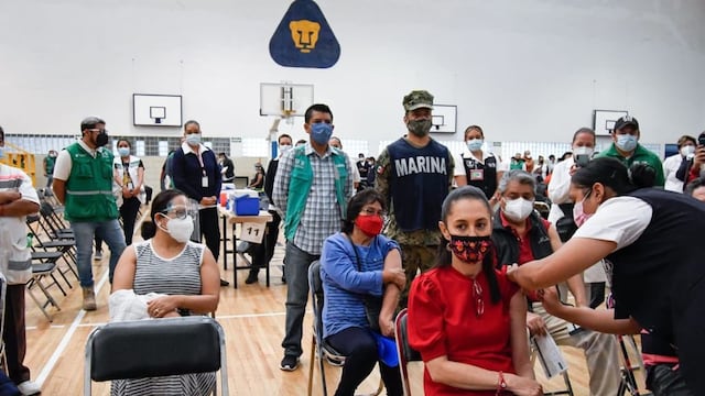 Claudia Sheinbaum se vacunó contra Covid-19 con la dosis de Pfizer