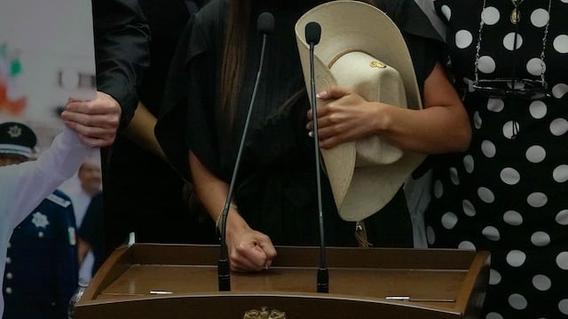 Grecia Quiroz, tomo protesta en el Congreso se Michoacán como nueva alcaldesa de Uruapan, esto luego del asesinato de su esposo Carlos Manzo