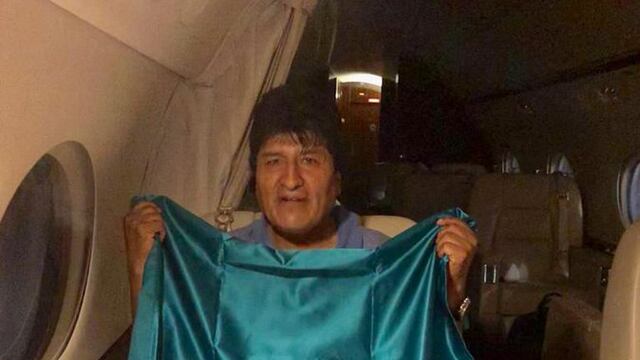 Evo Morales ya abordó el avión que lo traslada a México.