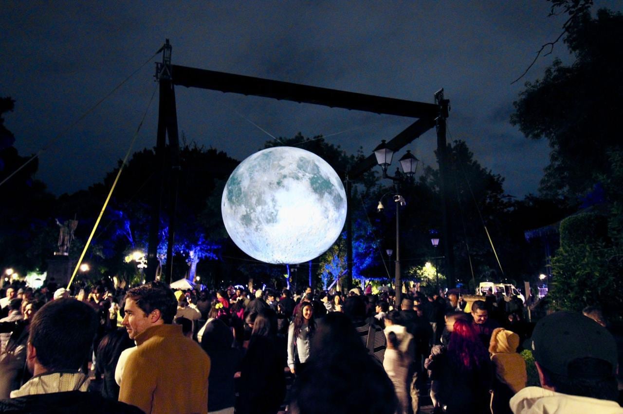 "La Luna llega a Querétaro" exposición de Luke Jerram en exhibición durante octubre.