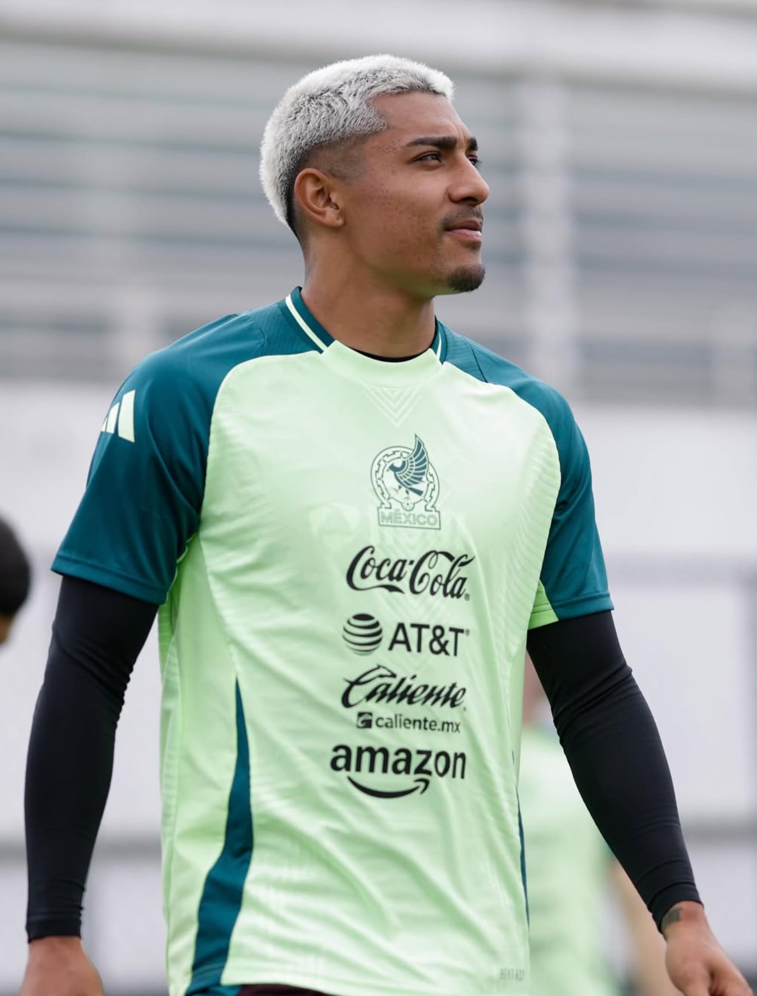 Julián Araujo debutó como defensa del Celtic